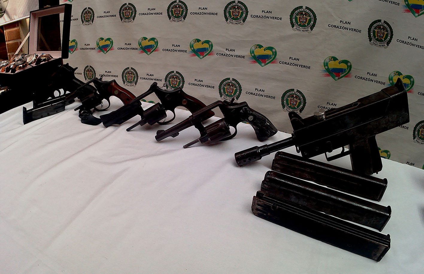 Armas de fuego incautadas a integrantes de banda delincuecnial "los triana"