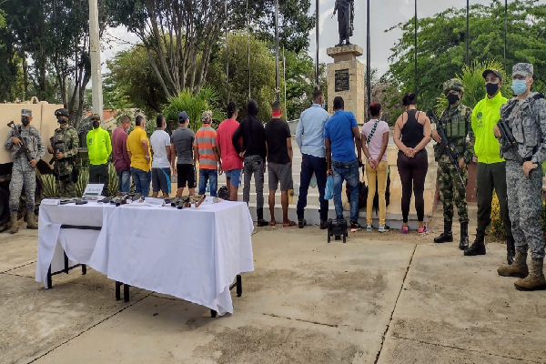 Doce personas capturadas