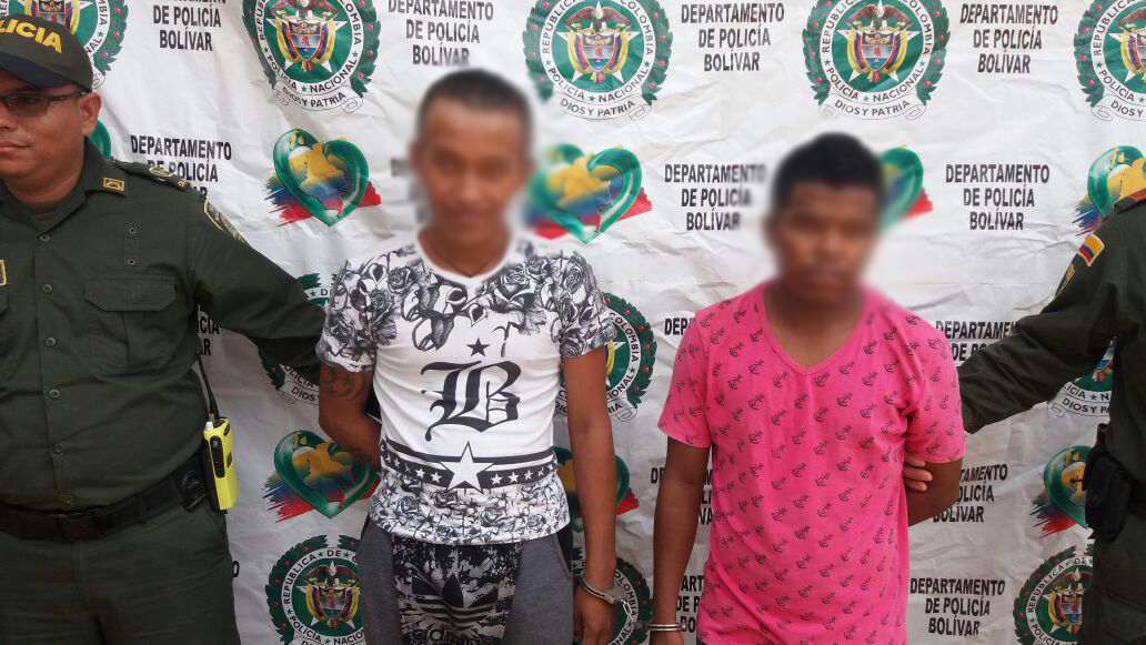 Capturamos a dos hombres que presuntamente espendia alucinógenos a domicilio en un motoccorro