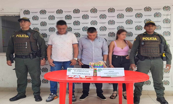 tres personas capturadas por hurto