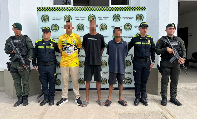 Fotograf&iacute;a de tres presuntos participes del homicidio de presidenta de la Junta de Acci&oacute;n Comunal y su hijo, conocidos en el mundo criminal como alias &ldquo;Porr&oacute;n&rdquo;, alias &ldquo;Pir&uacute;&rdquo; y alias &ldquo;Mocho&rdquo; 