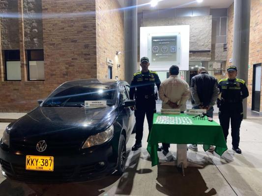 labores de patrullaje permitieron hallar un arma de  fuego y 135 dosis de alucinógenos