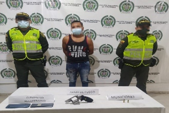 Capturamos-a-un-hombre-minutos-después-de-hurtar-dinero-y-teléfonos-celulares