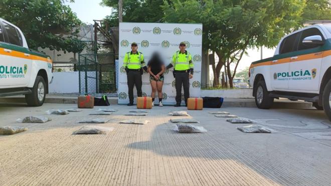 Capturan a mujer que transportaba 26 kilos de marihuana en un bus de servicio público