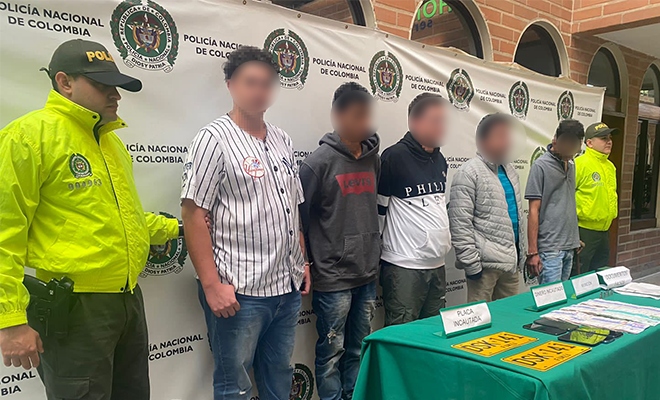 Policía custodian a capturados de grupo delincuencial por hurto de automotores