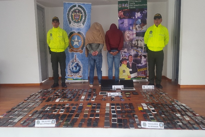 Recuperados más de 300 celulares