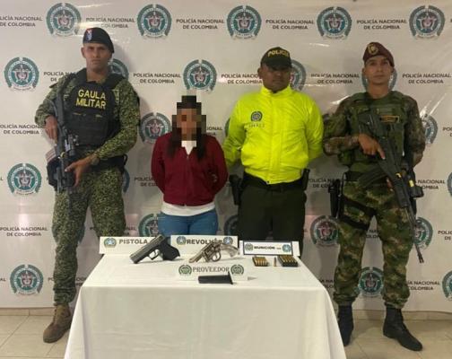 Capturada por porte ilegal de armas 