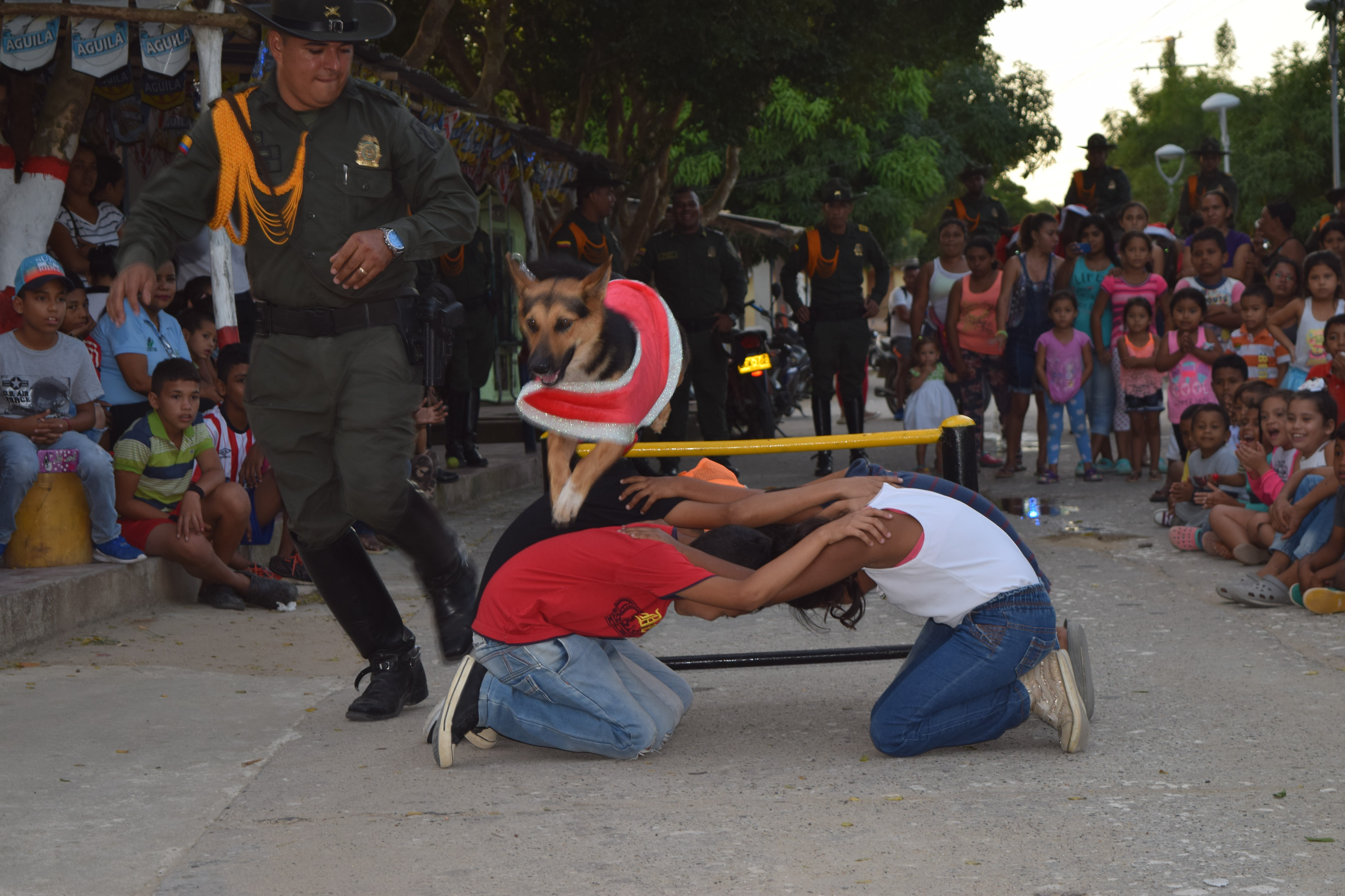los niños tambien participaron del show canino