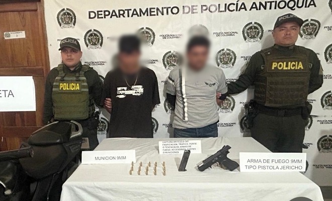 La Policía Nacional capturó a dos personas en flagrancia e incautó armas, munición y estupefacientes.