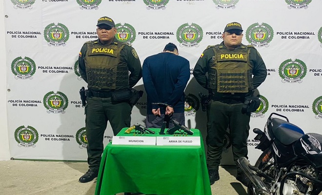 Capturado un revólver calibre 38 con 4 cartuchos y una motocicleta 