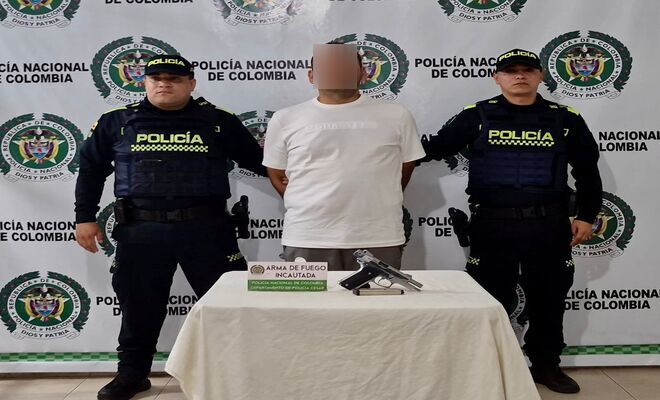 Cayo con permiso para porte de fusil falso y una Pistola