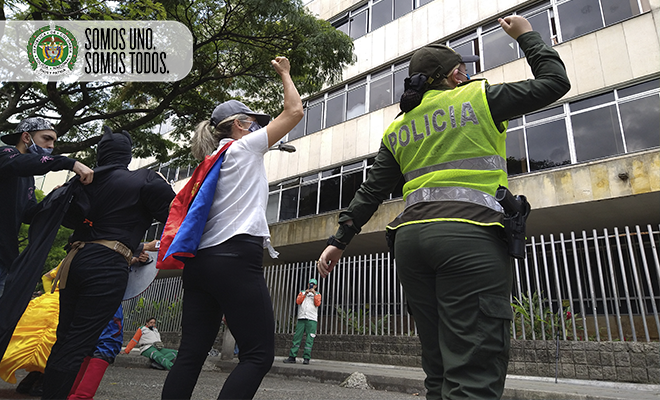 Momento de la celebración con los niños en clínica de Medellín 