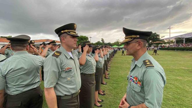 Ceremonia especial de condecoraciones y reconocimientos para un personal policial.