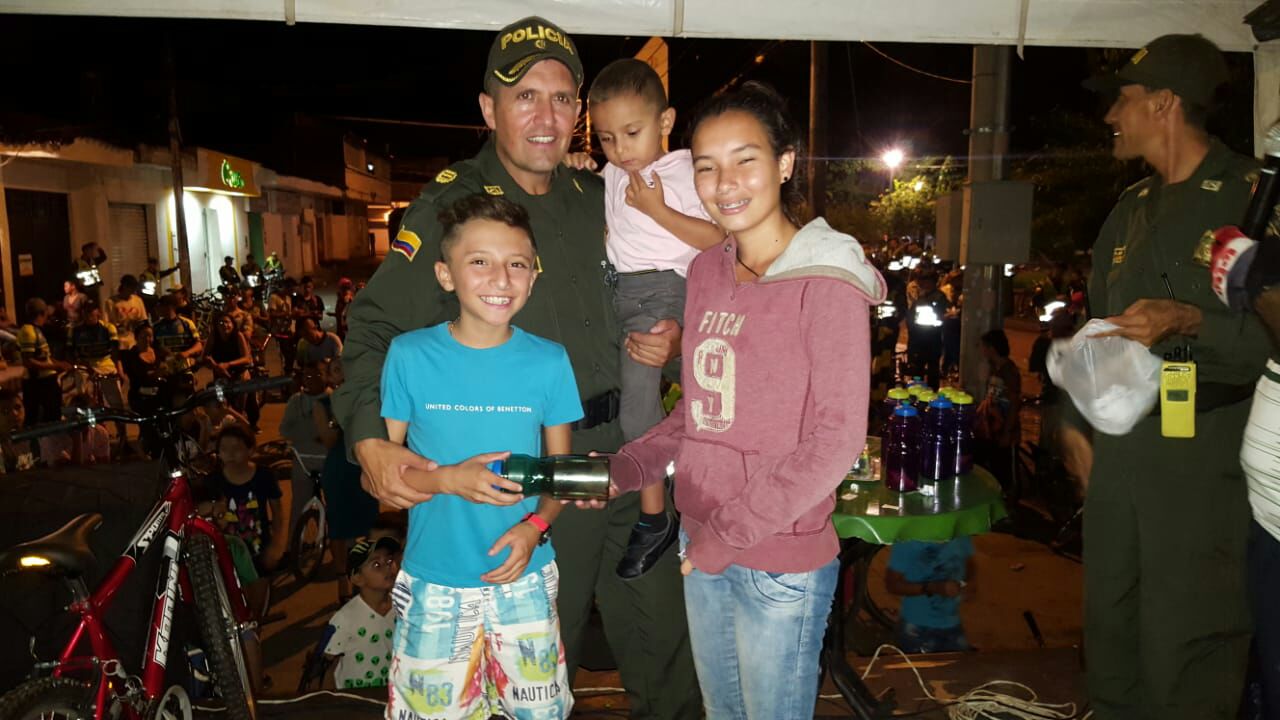 segunda-ciclovia-nocturna-roldanillo-policia-valle