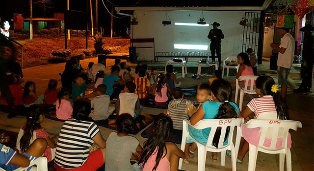 cine-charla-cnpc-policia-meta