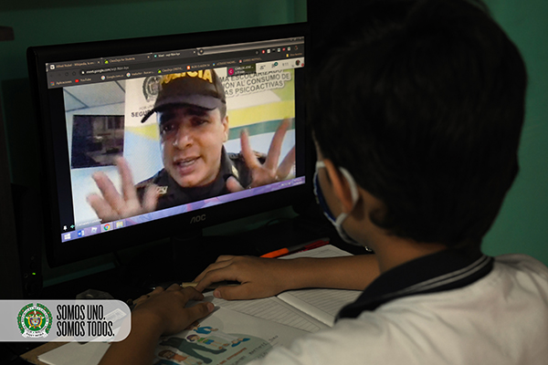 Con innovadora estrategia Policía dicta clases a través de plataformas digitales a niños niñas y adolescentes 