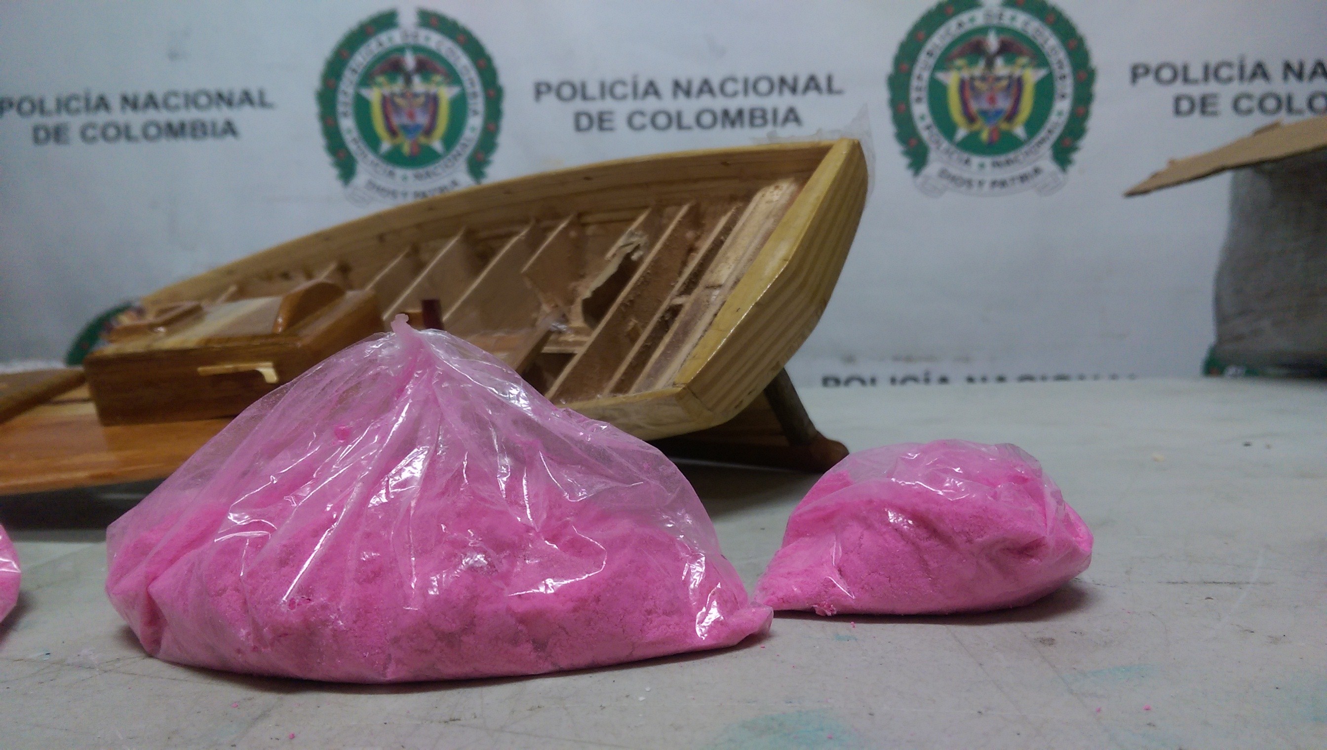 Incautada-tucibi-(2cb)-o-la-llamada-cocaína-rosada-en-las bodegas-de-carga-del-aeropuerto-internacional-el-dorado