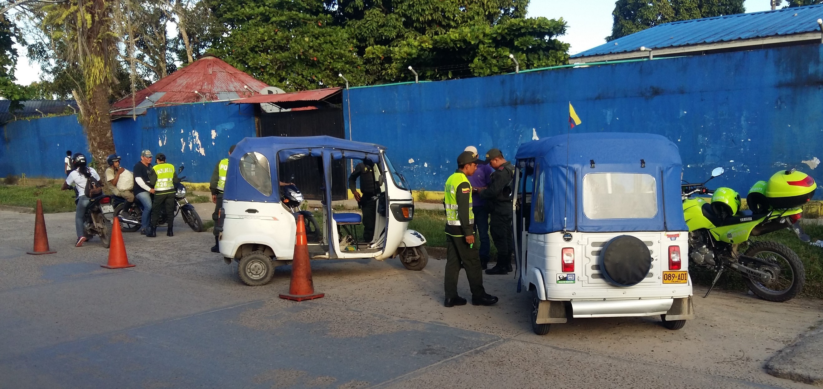 Aulas e inmediaciones de los colegios son objeto de la acción de los uniformados.