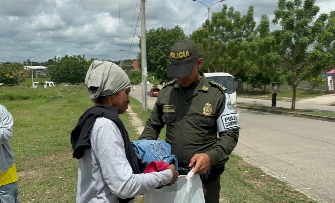 Los beneficiarios durante la jornada fueron bañados y vestidos con ropa en mejores condiciones que la que portaban.
