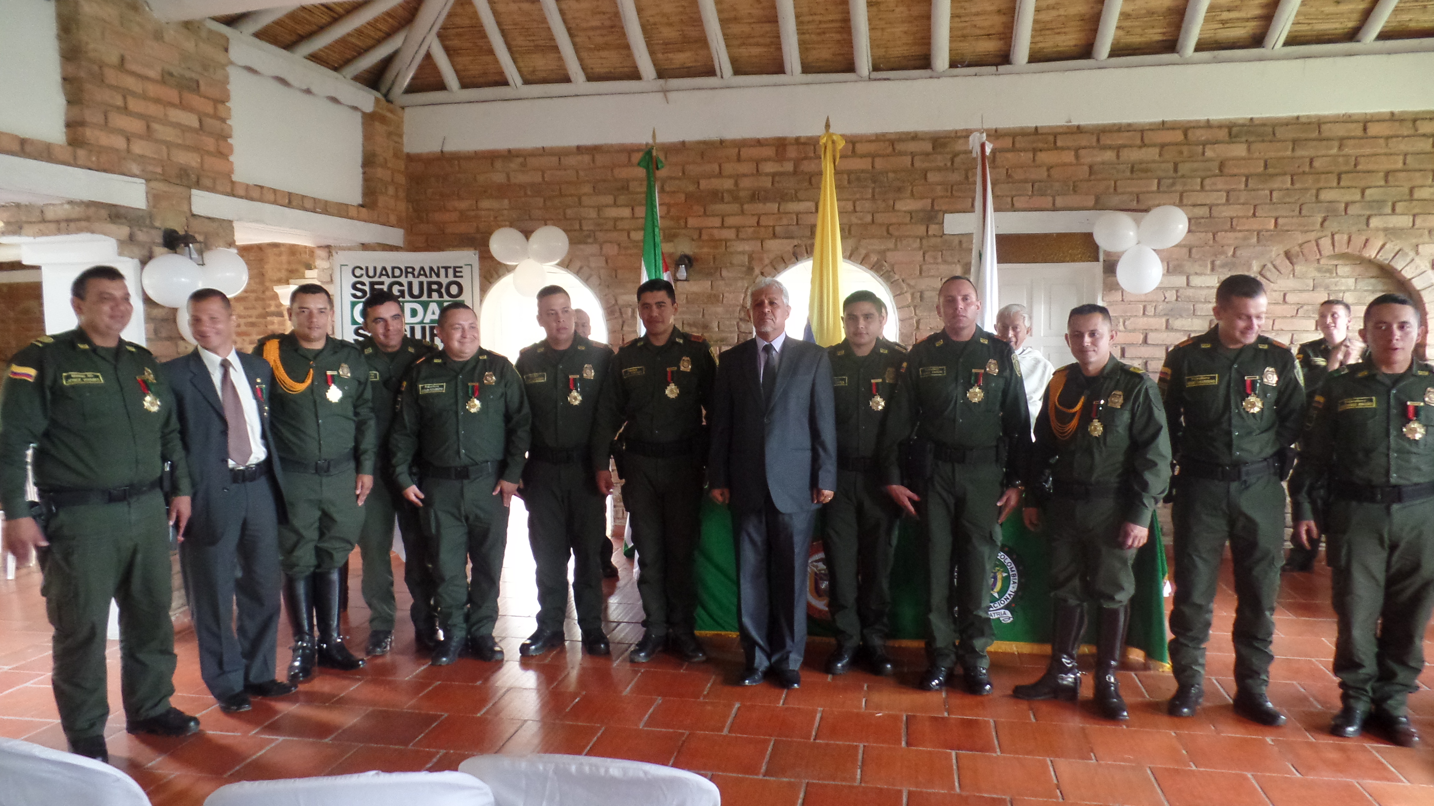  Policias condecorados Alcaldía Villa de Leyva