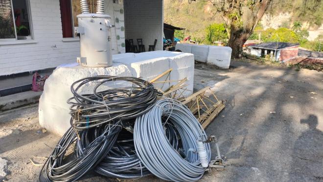 Tenían una conexión ilegal de energía, en un socavón de minería ilegal. 