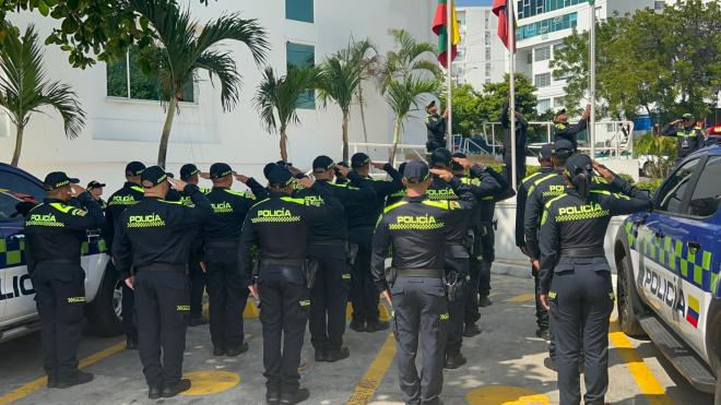 Conmemoración en la base del comando del Departamento de Policía Bolívar