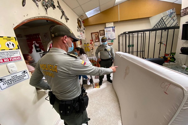 Dos hoteles cerrados por falta de documentación para su funcionamiento 