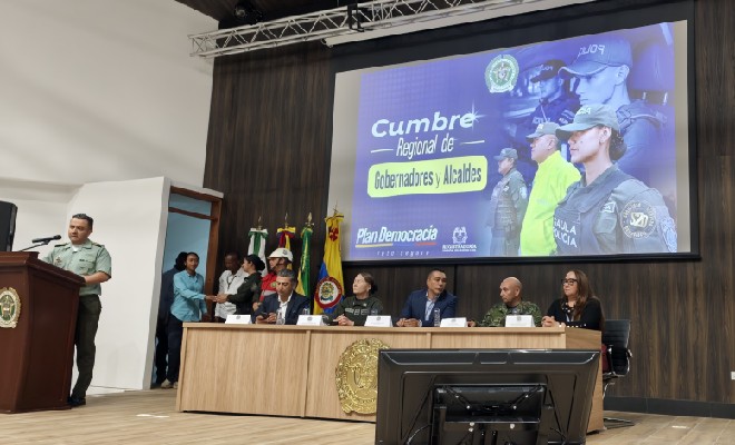 cumbre regional de gobernadores y alcaldes, con autoridades policiales y municipales del cauca