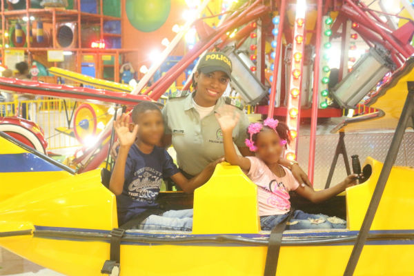 Policía-cumple-el-sueño-de-Carolay-una-niña-con-parálisis-cerebral.