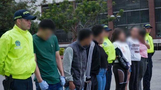 Estas personas utilizaban el parque Santander como punto de acopio para ocultar la droga en sillas, árboles, ropa, paredes de la iglesia San Francisco, una chaza de dulces y hasta en sus partes íntimas para evadir los controles policiales.