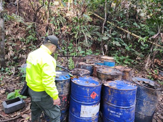 En el bajo putumayo, destruidas dos estructuras artesanales para el procesamiento de alcaloides.