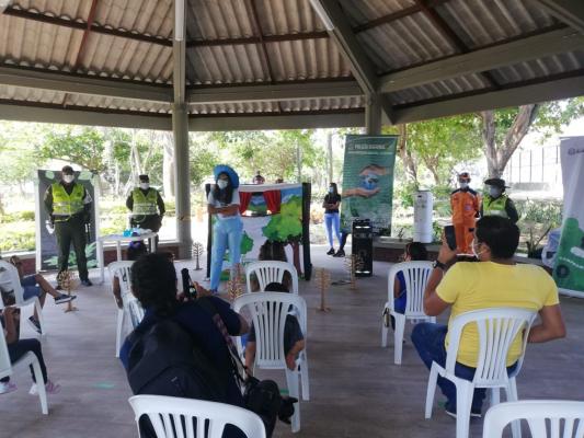 la Policía Nacional invita a unir esfuerzos y contribuir a la restauración del medio ambiente y combatir el cambio climático