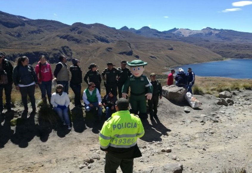 policia-nacional-protegiendo-los-humedales