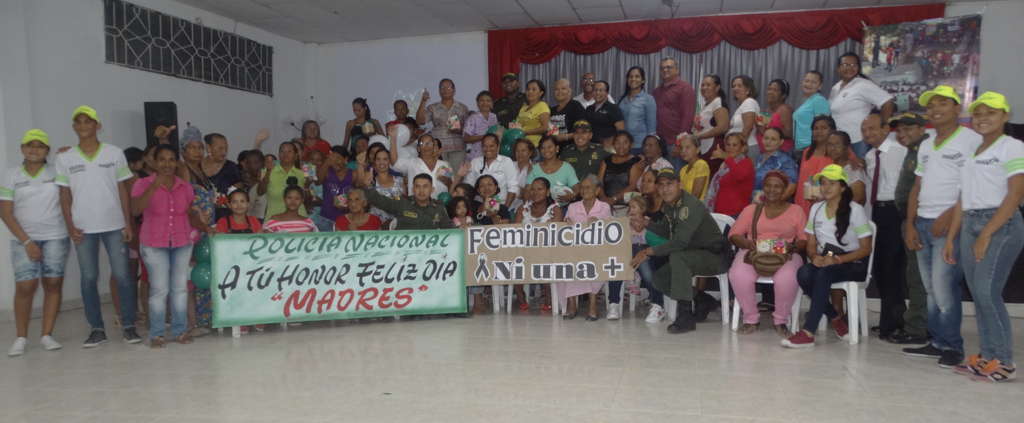 En Arjona la Policía de Bolivar  celebra el día de las madres 
