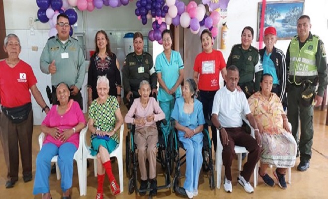 Abuelitas del hogar del adulto mayor “San José” de leticia, recibieron serenata y sorpresas en el día de las madres