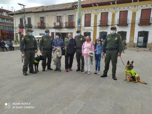 Celebración día de la Mujer por parte de la Escuela de Guías y Adiestramiento Canino.