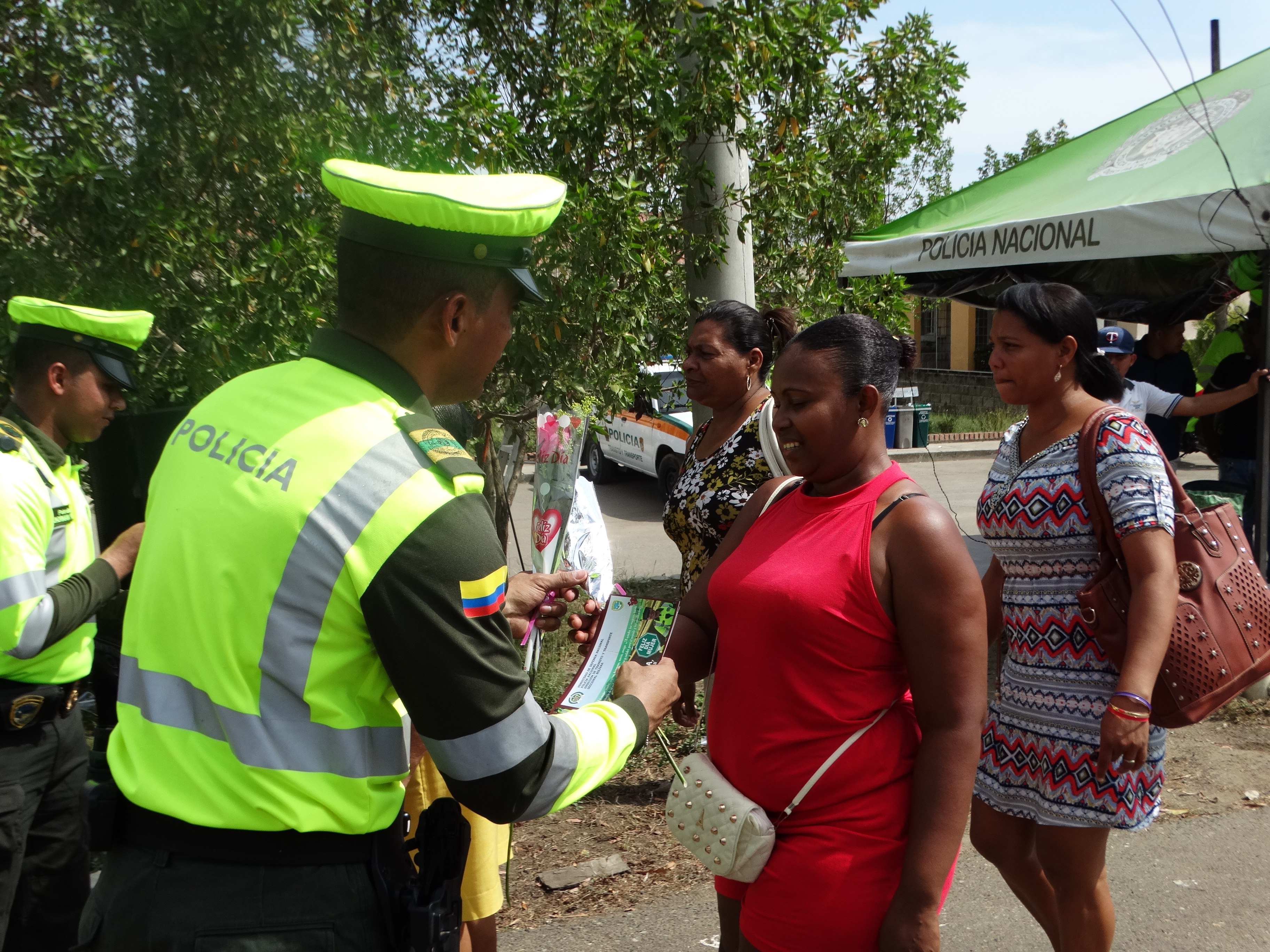 Mas de 1500 viajeras fueron felicitadas por la Policía