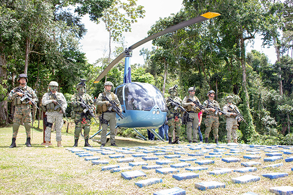 En medio de la selva hallamos helicóptero del "Clan del golfo"