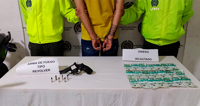 En la diligencia se recuperó dinero y un arma de fuego.