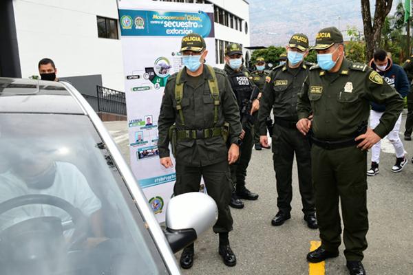Nuestro Director General hace entrega de vehículos y motocicletas recuperadas a sus propietarios