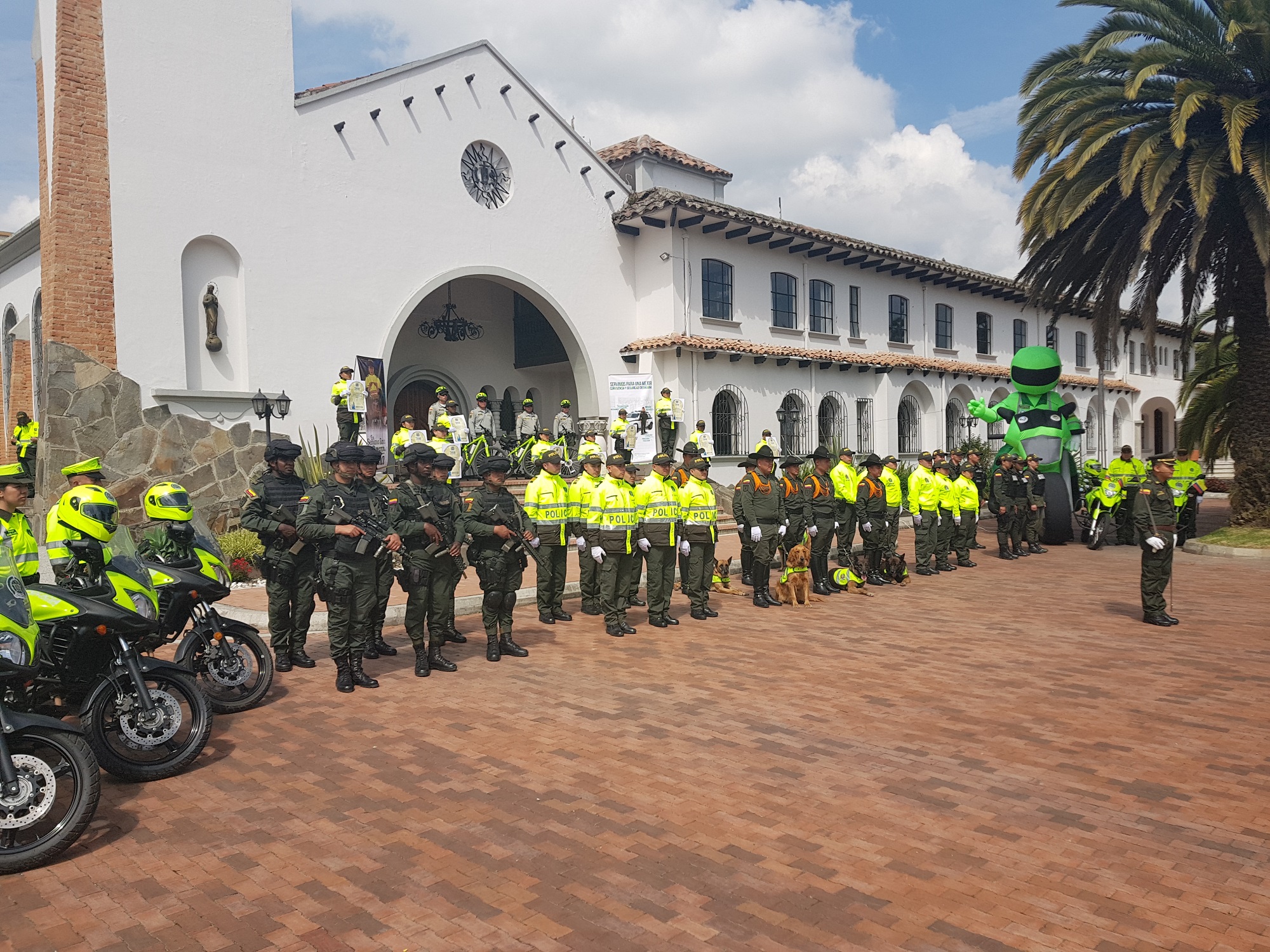 En Iglesias, procesiones, rutas de peregrinación, vías y lugares turísticos los ciudadanos contaron con su Policía