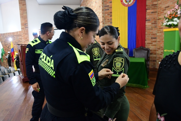 Ceremonia de imposición de distinciones a un personal de Patrulleros