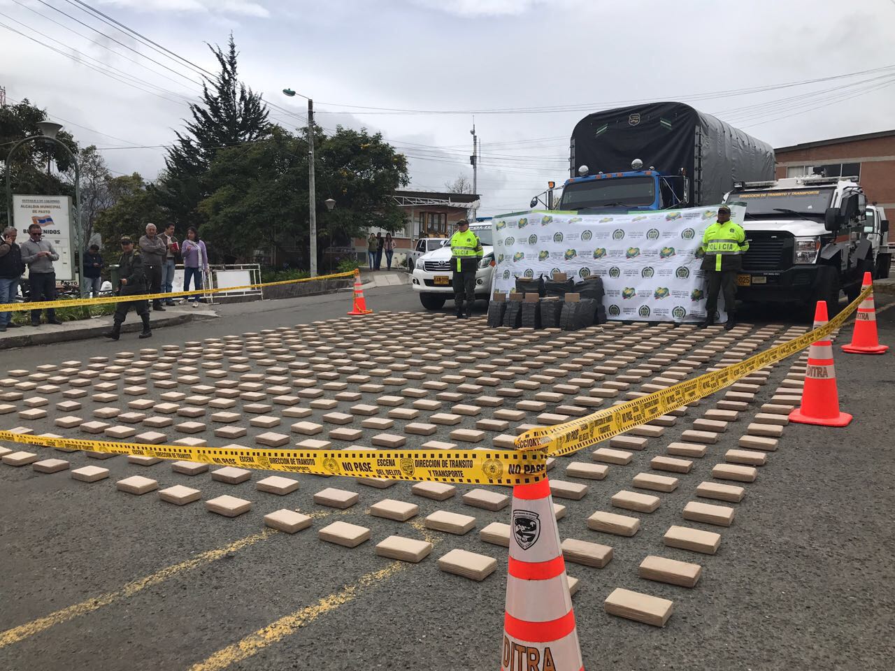 Policía Nacional en ofensiva contra el tráfico de drogas, se incauta 814 kilos de Clorhidrato de Cocaína