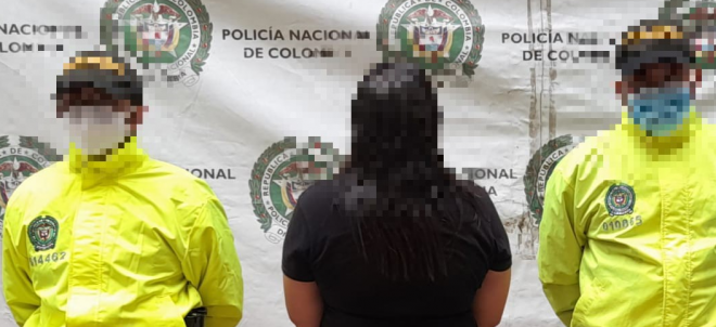 Una persona capturada-policías custodiando 