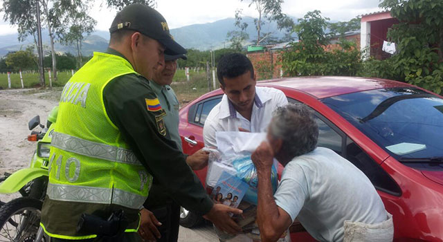 donatón navideña - llevamos alegría y esperanza - poblaciones vulnerables - polica meta