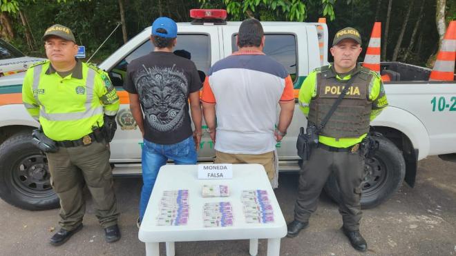 Dos personas que trasportaban billetes falsos fueron capturadas en operativo de la Policía 