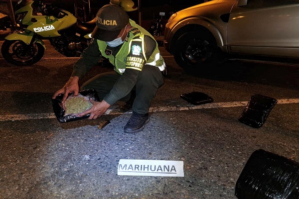 Capturado con droga encaletada en un asiento de un vehículo 