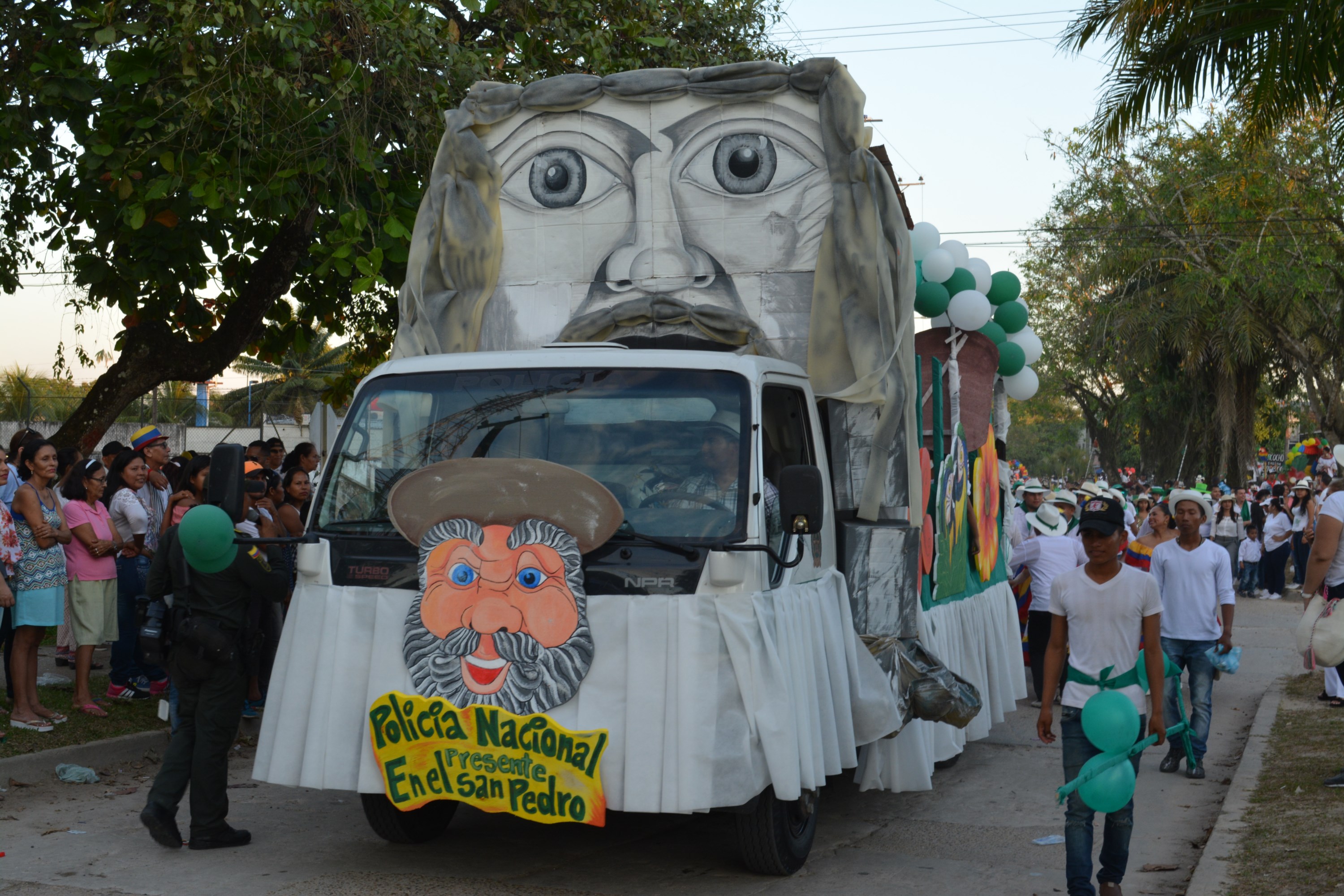 Destacada representación de los hombres y mujeres policías en Leticia Amazonas 