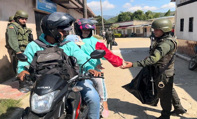 Durante Patrullaje, uniformados que laboran en el corregimiento de San Luis entregaron regalos a los niños 