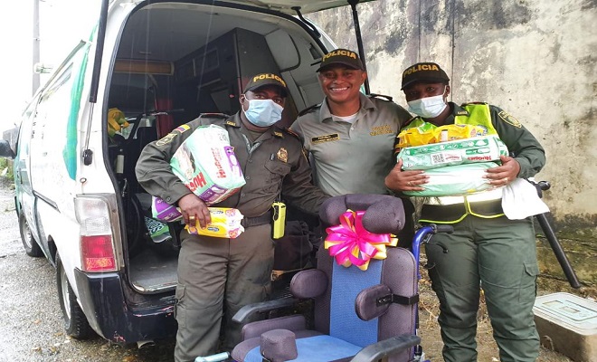 Él es el patrullero Juan Carlos Mena, “el ángel de la guarda de las familias vulnerables de Quibdó